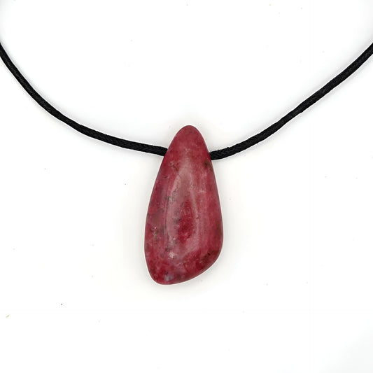 Norwegischer Thulit Energie Anhänger Herzchakra