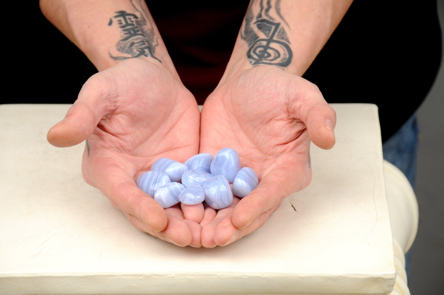 blauer Chalcedon Energie Stein Halschakra