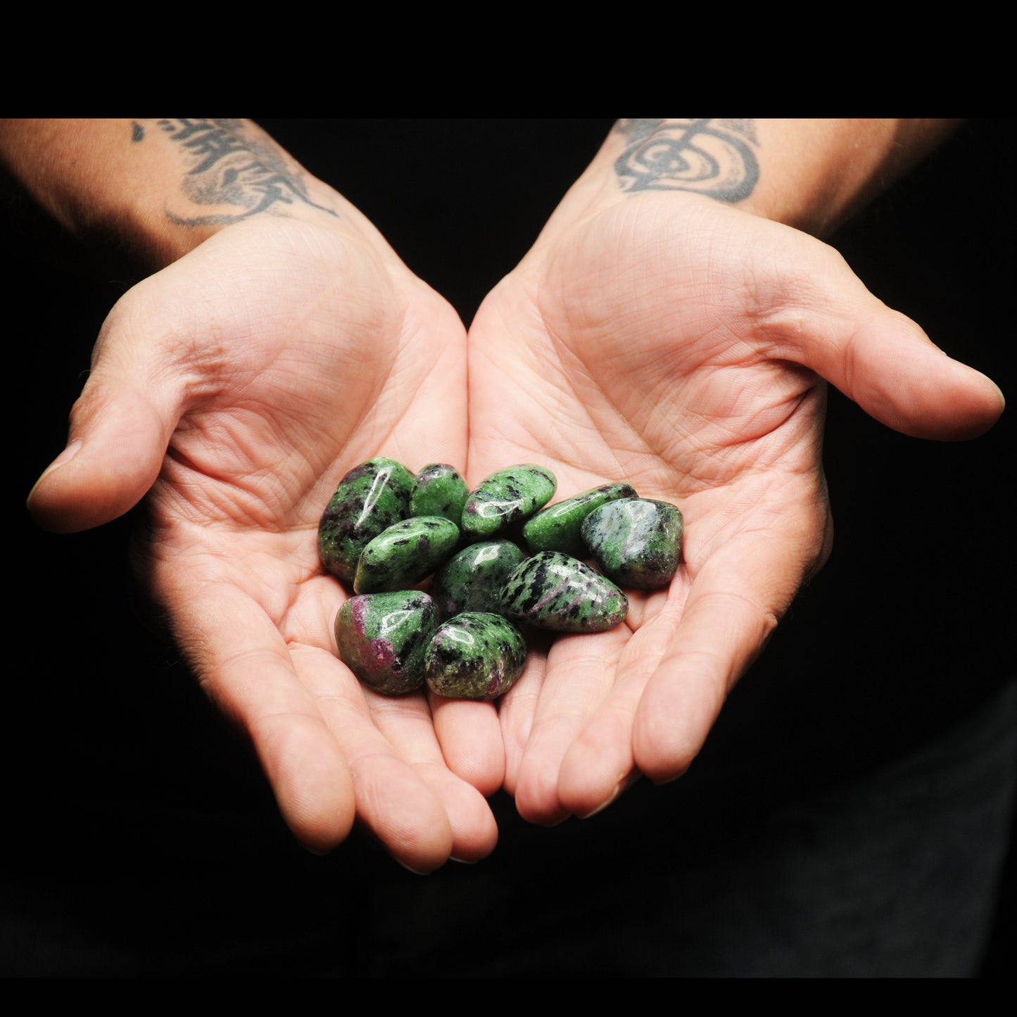 Rubin-Zoisit Energie Stein Herzchakra