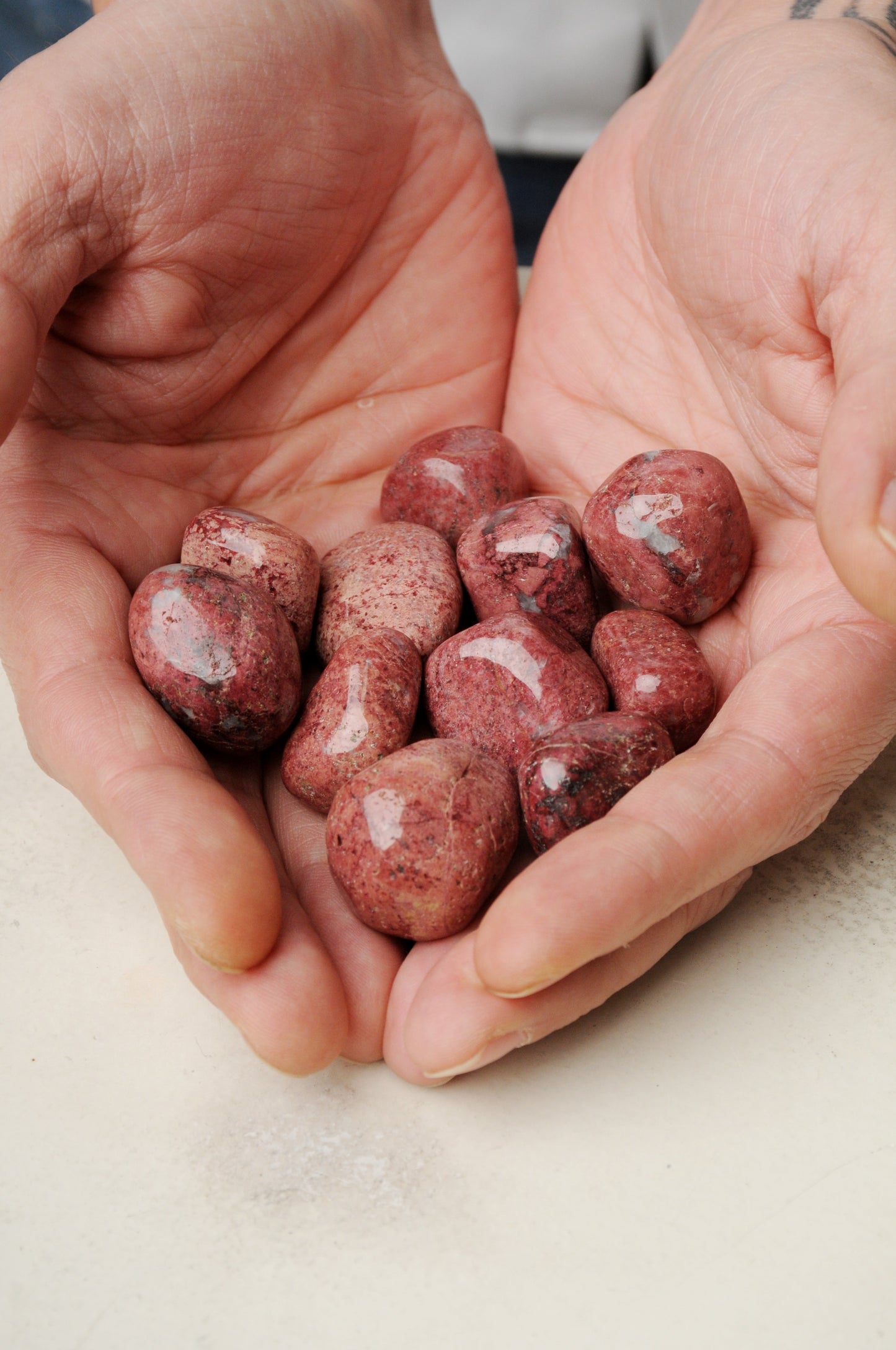 Norwegischer Thulit Energie Stein